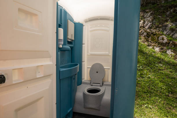 Porta potty delivery and setup in Stratford, WI